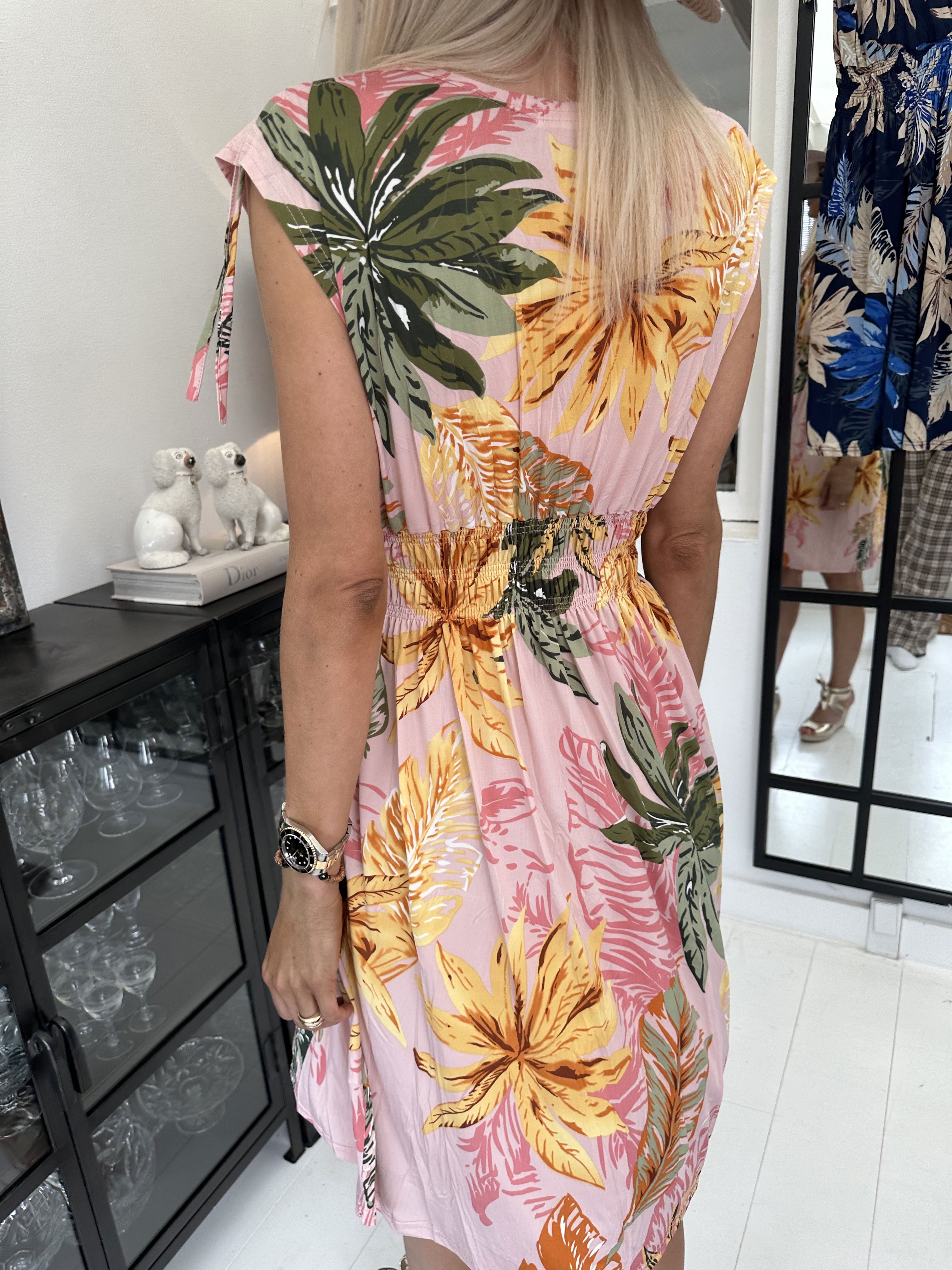 Pams Tropical Short - Kort elastisk klänning i rynkfritt tyg